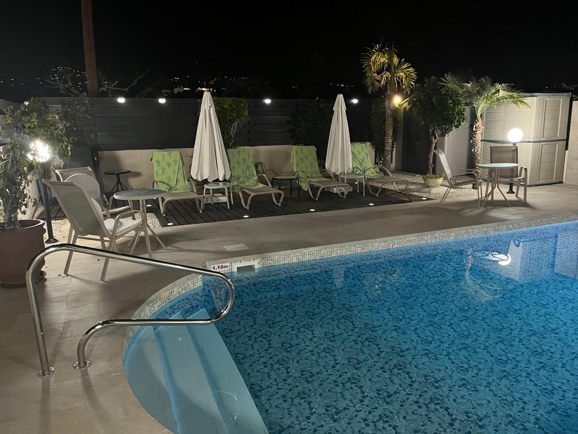 Sea View Villa: Private Pool & Garden In